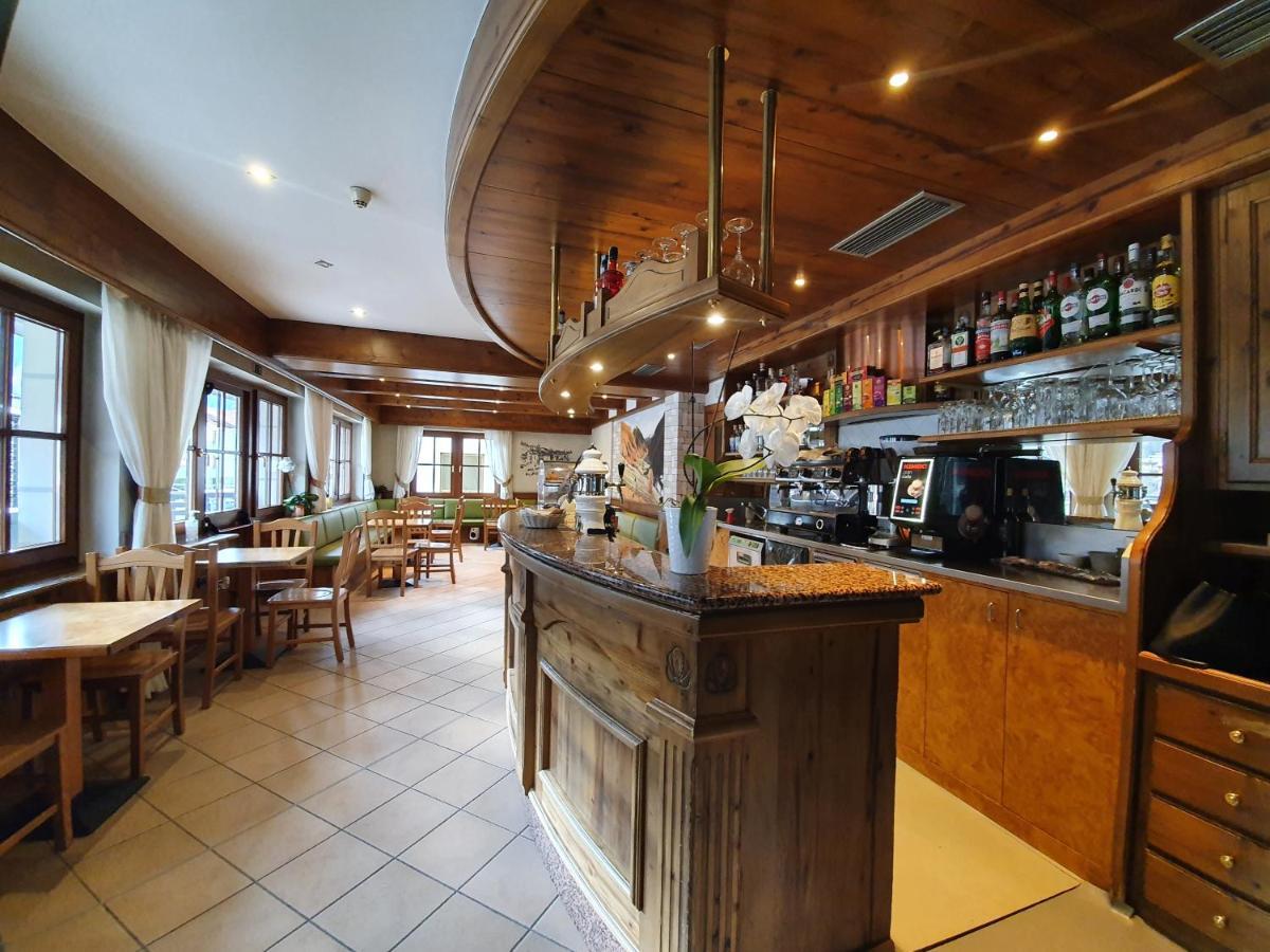 Hotel Pezzotti Pellizzano Luaran gambar