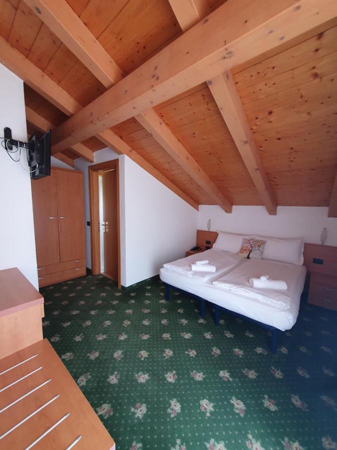 Hotel Pezzotti Pellizzano Luaran gambar