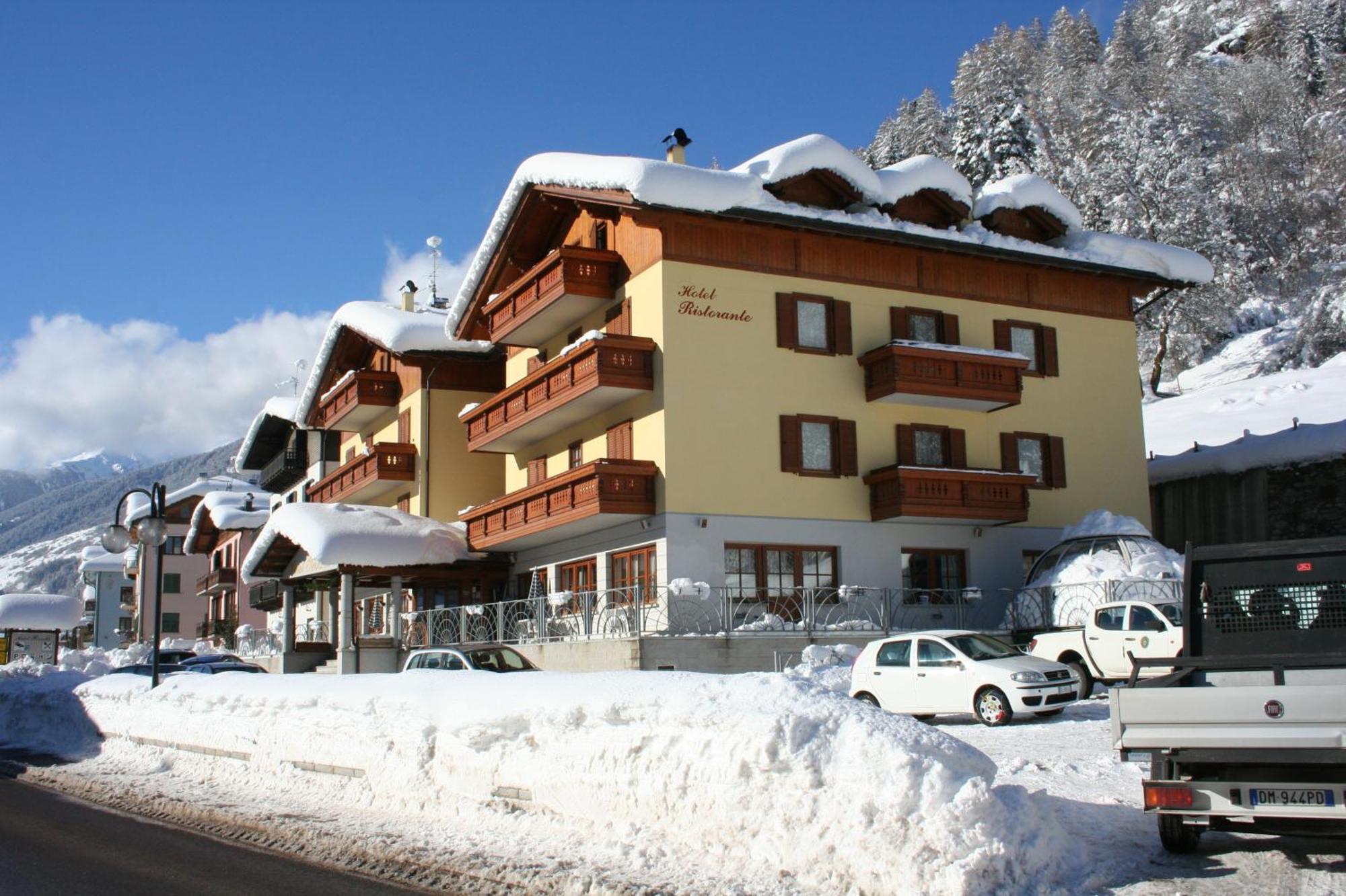 Hotel Pezzotti Pellizzano Luaran gambar