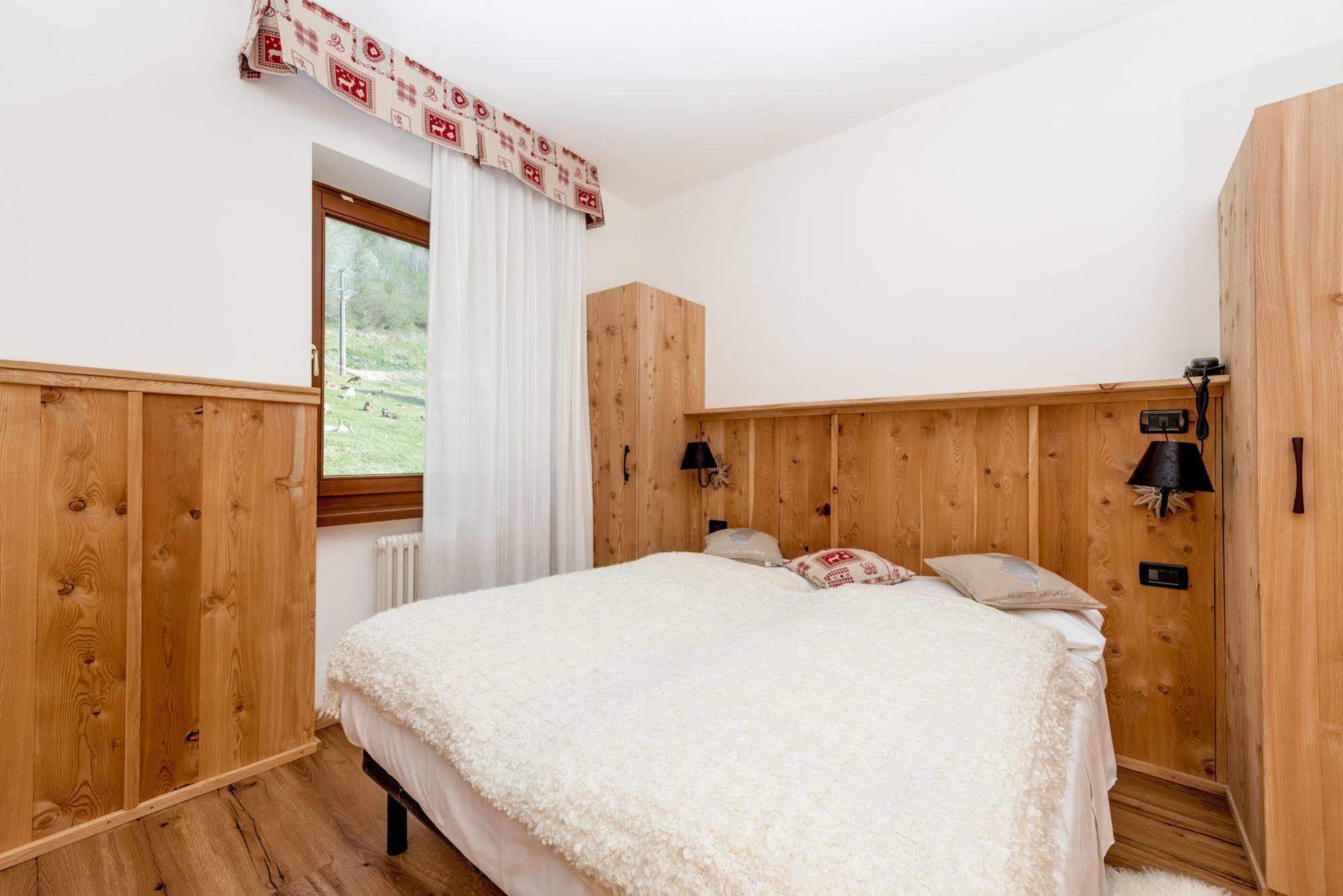 Hotel Pezzotti Pellizzano Luaran gambar