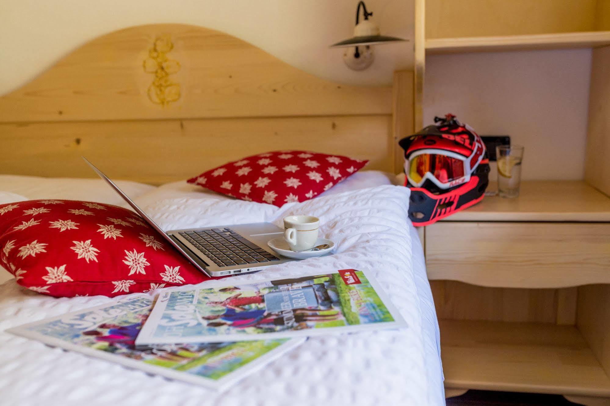 Hotel Pezzotti Pellizzano Luaran gambar